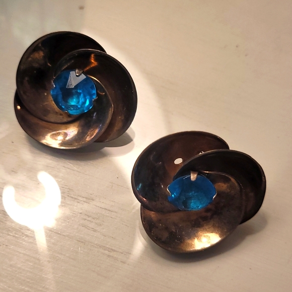 Vintage Handmade Pewter Look (Silver Plated) Screw Back Earrings - Picture 11 of 11